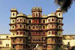 भारी बरसात में इंदौर बेहाल