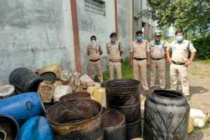 900 किलो महुआ लहान और 45 लीटर हाथ भट्टी शराब सहित तीन प्रकरण पंजीबद्ध