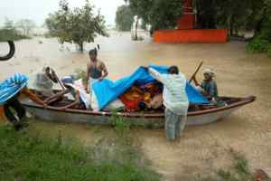 कलेक्टर ने बाढ़ संभावित क्षेत्रों पर सतत् निगरानी रखने के अधिकारियों को दिए निर्देश
