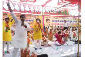 कमलनाथ तो कलकत्ता के हैं हमारे मुख्यमंत्री तो आपके संसदीय क्षेत्र के हैं : रामपाल सिंह