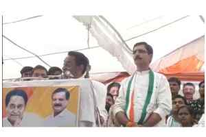 कांग्रेस प्रत्याशी राजवीर सिंह बघेल के समर्थन में पूर्व मुख्यमंत्री कमलनाथ ने सभा को संबोधित किया।