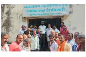 दबंग ने मंदिर सहित सैकड़ों किसानों का वर्षों पुराना रास्ता रोका