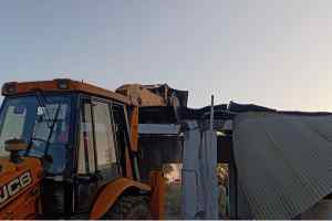 सोनकच्छ में हिस्ट्रीशीटर गुडों के अतिक्रमण तोड़े