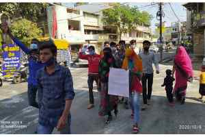 देवास....    2 वर्ष से आवास योजना की राशि ना मिलने से नाराज छात्रों ने रैली निकाली