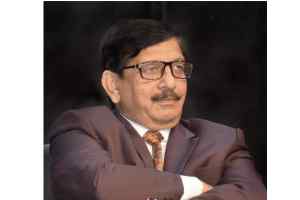 आनंद शर्मा के प्रति मुख्यमंत्री के इस प्रेम से  आयएएस लॉबी से लेकर नेता तक अचंभित