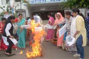 विपक्ष की आवाज को कुचलना चाहती है केंद्र सरकार