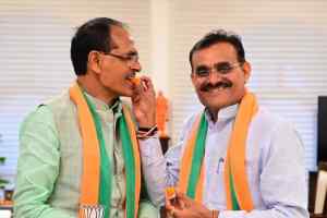 खिसकती जमीन पर  तने रहने की अदा!
