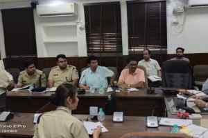 पटिए पर बांध मोटरसाइकिल से घसीटकर ले गए मां का शव, सड़क पर अंतिम संस्कार, मानवअधिकार आयोग हुआ सख्त 