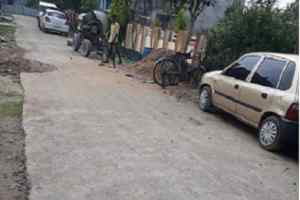 सीएमओ के कार्यकाल में भ्रष्टाचार का बोलबाला हाल में निर्मित सड़क भ्रष्टाचार की कहानी बयां कर रही है... 