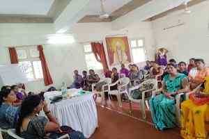 आशा-उषा कार्यकर्ताओं ने समस्याओं और सरकार की अमानवीयता से श्रीमती डांगोर को अवगत कराया 