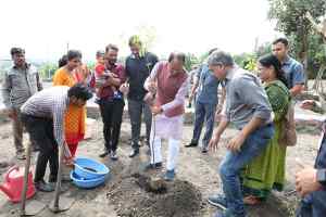 मुख्यमंत्री श्री चौहान ने किया पौधा-रोपण