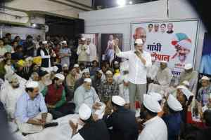 मध्य विधानसभा क्षेत्र में गांधी चौपाल अनवरत जारी, समाजसेवीयो का सम्मान किया