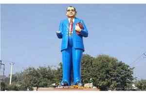 अंबेडकर की प्रतिमा को क्षतिग्रस्त कर असामाजिक तत्वों ने किया खंडित
