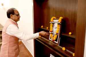 मुख्यमंत्री श्री चौहान ने भारत रत्न डॉ. भीमराव अंबेडकर के महापरिनिर्वाण दिवस पर नमन किया