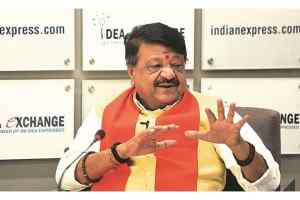 कैलाश विजयवर्गीय ने 300 झांकी समितियों का किया सम्मान