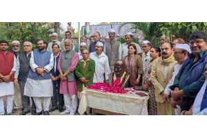 महात्मा गांधी जी की पुण्यतिथि पर कांग्रेसजनों ने दी उन्हें श्रद्धांजलि