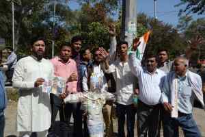 कांग्रेस ने ऊर्जा मंत्री का पुतला जलाकर किया विरोध प्रदर्शन