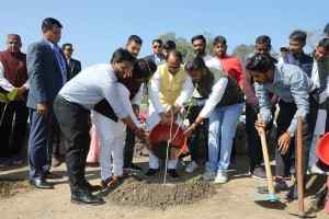 पौध-रोपण बन रहा है जन-अभियान: मुख्यमंत्री श्री चौहान