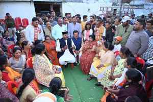 चिकित्सा शिक्षा मंत्री विश्वास कैलाश सारंग ने की महिलाओं से चाय पर चर्चा