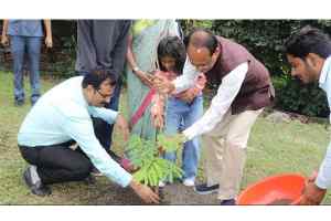 एक पौधा लगा दें, मेरे जन्म-दिन पर आपकी ओर से यही शुभकामना :मुख्यमंत्री श्री चौहान