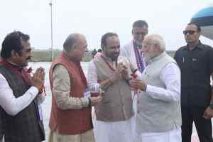 प्रधानमंत्री का जबलपुर के डुमना विमानतल पर आत्मीय स्वागत