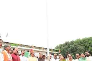 स्वतंत्रता दिवस पर भारतीय जनता पार्टी के प्रदेश कार्यालय में ध्वजारोहण किया