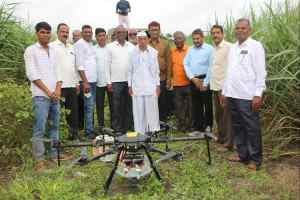बुरहानपुर के किसान खेती-बाड़ी में कर रहे हैं ड्रोन टेक्नालॉजी का उपयोग