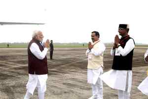 प्रधानमंत्री श्री नरेंद्र मोदी का भोपाल पहुंचने पर आत्मीय स्वागत