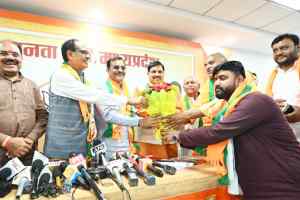 प्रदेश कार्यालय में विदिशा के कांग्रेस के पूर्व विधायक श्री शंशाक भार्गव के साथ कई वरिष्ठ नेता सहित नर्मदापुरम, नरसिंहपुर एवं रायसेन के पदाधिकारियों एवं जनप्रतिनिधियां ने पार्टी की सदस्यता ग्रहण की