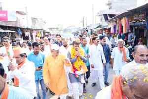 आलोक शर्मा का जनसंपर्क के दौरान सीहोर के गांव-गांव में भव्य स्वागत