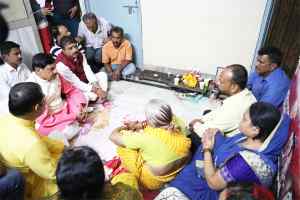 मुख्यमंत्री डॉ. मोहन यादव ने चौकसे नगर पहुंचकर सलकनपुर सड़क हादसे में मृतकों को श्रद्धांजलि अर्पित की