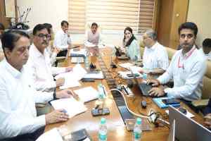 स्वास्थ्य अधोसंरचना विकास कार्यों की गति और गुणवत्ता सर्वोच्च प्राथमिकता : उप मुख्यमंत्री श्री शुक्ल