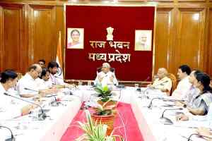 योजना के प्रभावी क्रियान्वयन के लिए अधिकारियों की जिम्मेदारी तय हो : राज्यपाल श्री पटेल