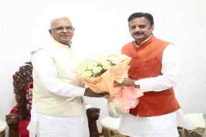 राज्यपाल श्री पटेल से उप-मुख्यमंत्री श्री शुक्ल ने की सौजन्य भेंट