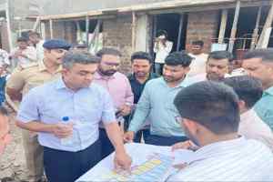 पीएम मित्रा पार्क से विस्थापित ग्रामीणों का पुनर्वास, कलेक्टर ने लिया निर्माण कार्यों का जायजा