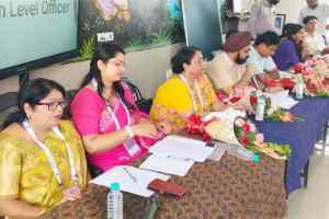 भारत निर्वाचन आयोग का दस सदस्य दल पहुंचा मतदान केन्द्र पर