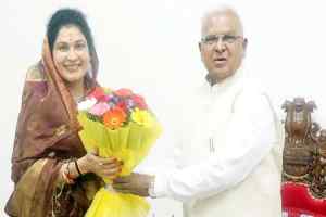 राज्यपाल श्री पटेल ने राज्यमंत्री श्रीमती गौर को दी जन्म दिन की बधाई