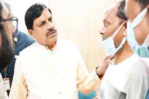 मुख्यमंत्री डॉ. यादव प्रभावित बच्चों के स्वास्थ्य का हालचाल जानने पहुंचे नागपुर