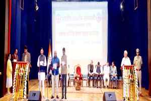 नव निर्वाचित पदाधिकारी ईमानदारी, कर्तव्यनिष्ठा और पारदर्शिता का उच्च स्तर पर करें पालन : राज्यपाल श्री पटेल