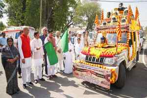 पारिवारिक संस्कृति व प्रेम, शांति, सद्भावना रथ को मुख्यमंत्री डॉ. यादव ने दिखाई हरी झण्डी प्रेम, शांति और विश्व बंधुत्व का संदेश लेकर गांव-गांव तक पहुंचेगा दिव्य रथ एक वर्ष तक चलेगा जन जागरण अभियान