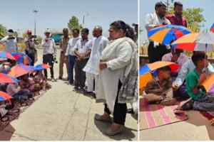 एडमिशन नहीं मिला तो सड़क पर कड़ी धूप में धरने पर बैठने को मजबूर बच्चे
