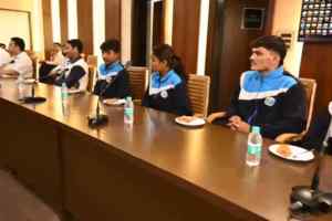 एशियन गेम्स के लिए क्वालीफाई खिलाड़ियों से मिले मंत्री विश्वास सारंग, बोले- मध्यप्रदेश के खिलाड़ी रचेंगे नया इतिहास