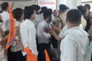 भोपाल में DPI कार्यालय में बवाल, ABVP कार्यकर्ताओं और कर्मचारियों में झड़प